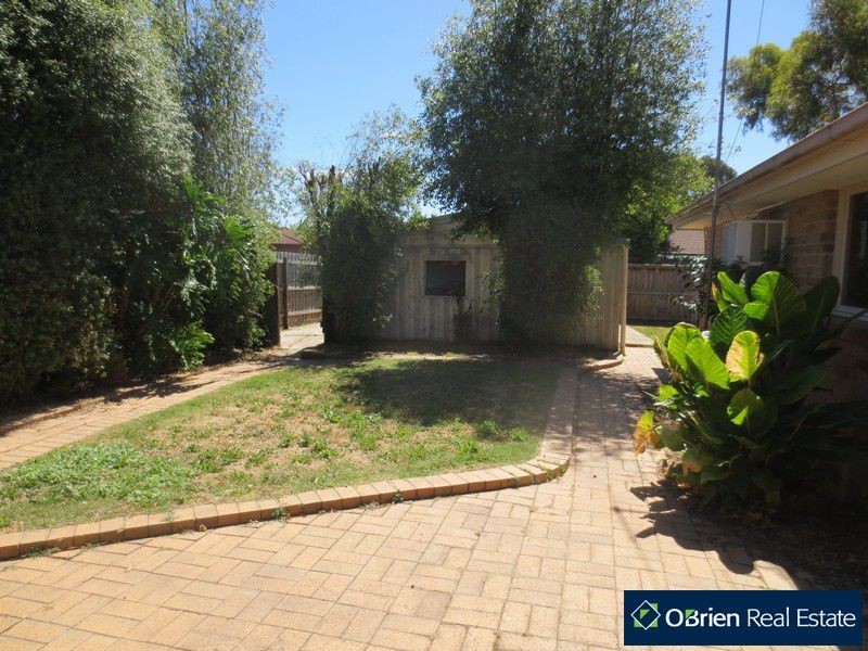 28 Endeavour Drive, Cranbourne North VIC 3977