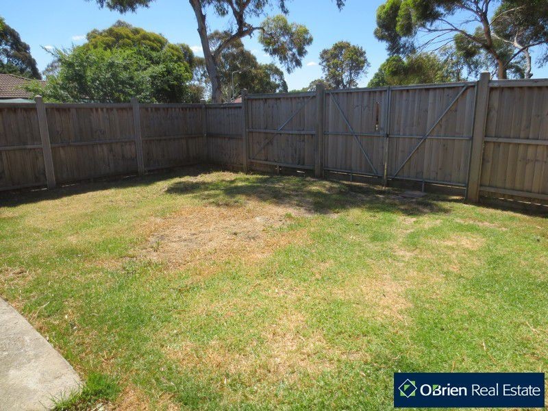 28 Endeavour Drive, Cranbourne North VIC 3977