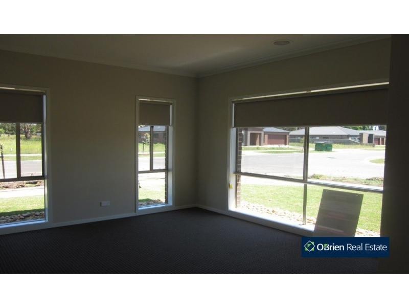 1 Blackledge Street, Clyde North VIC 3978