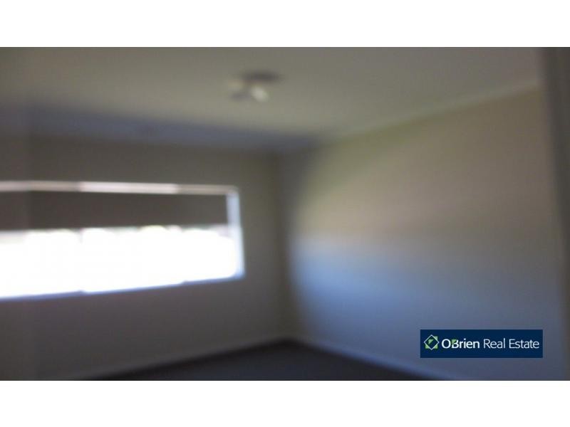 1 Blackledge Street, Clyde North VIC 3978