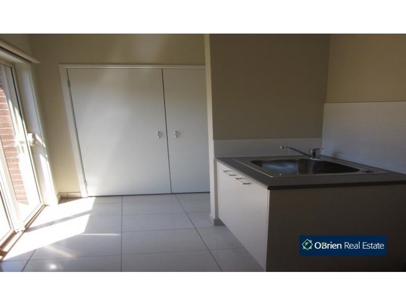 1 Blackledge Street, Clyde North VIC 3978