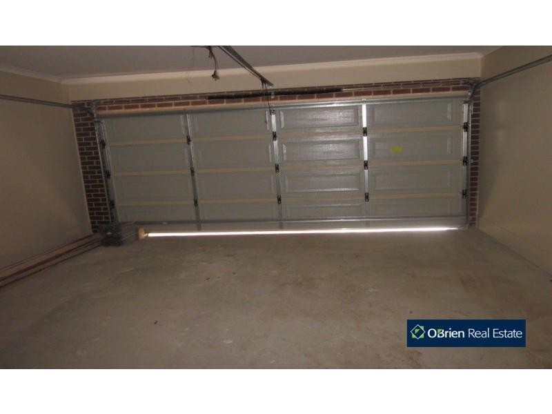 1 Blackledge Street, Clyde North VIC 3978