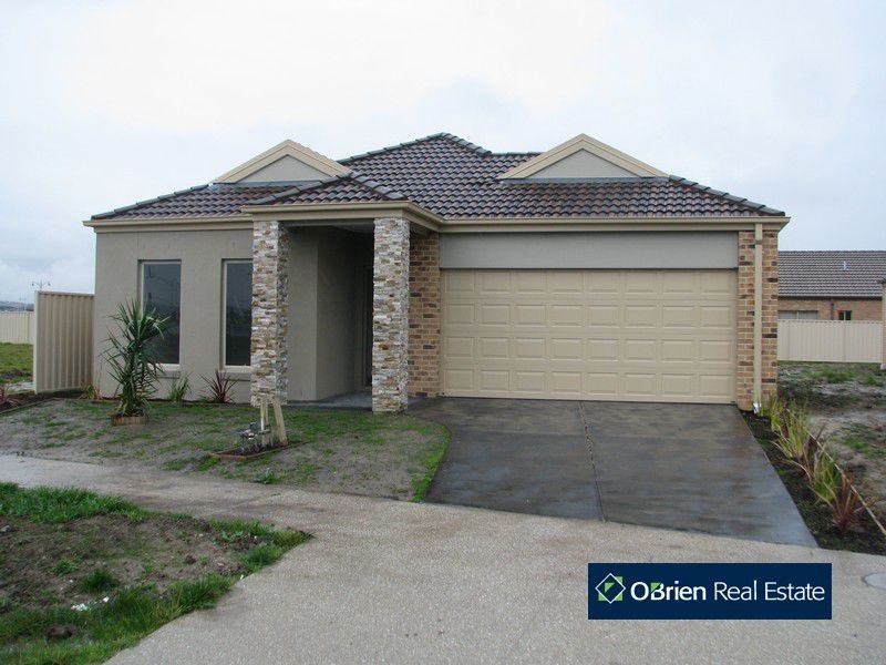 12 Ashford Drive, Pakenham VIC 3810