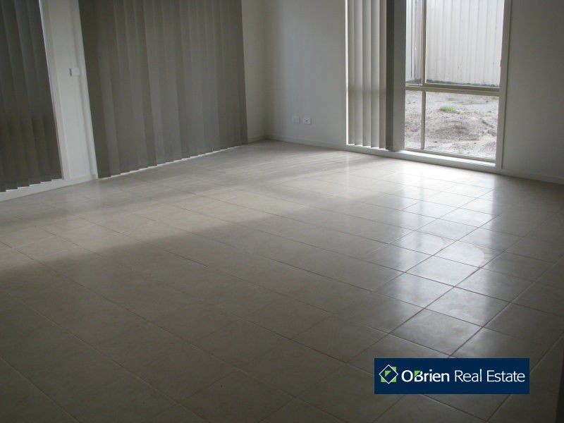 12 Ashford Drive, Pakenham VIC 3810