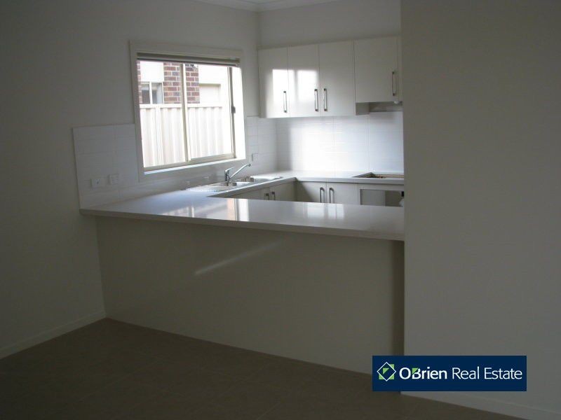 12 Ashford Drive, Pakenham VIC 3810