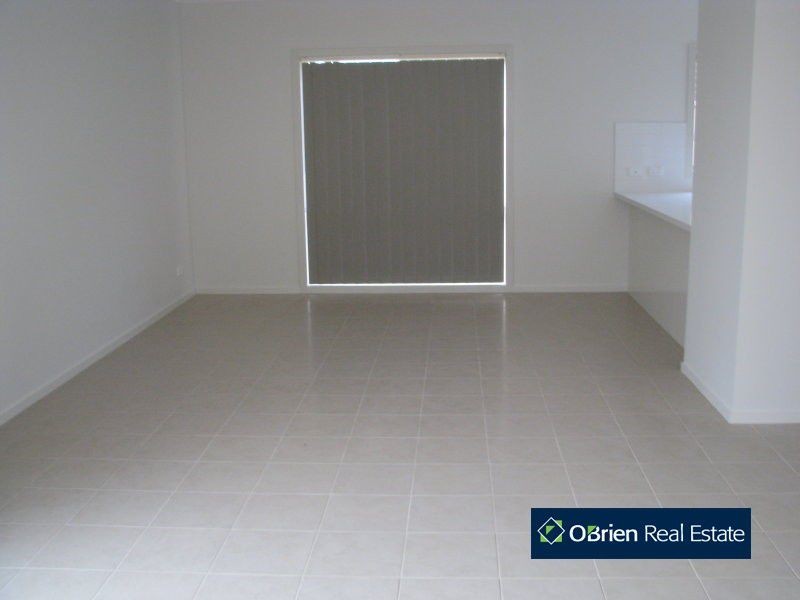 12 Ashford Drive, Pakenham VIC 3810