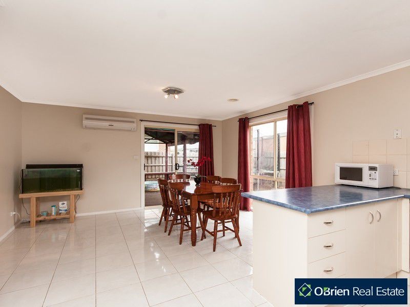 17 Bellbrae Crescent, Cranbourne VIC 3977