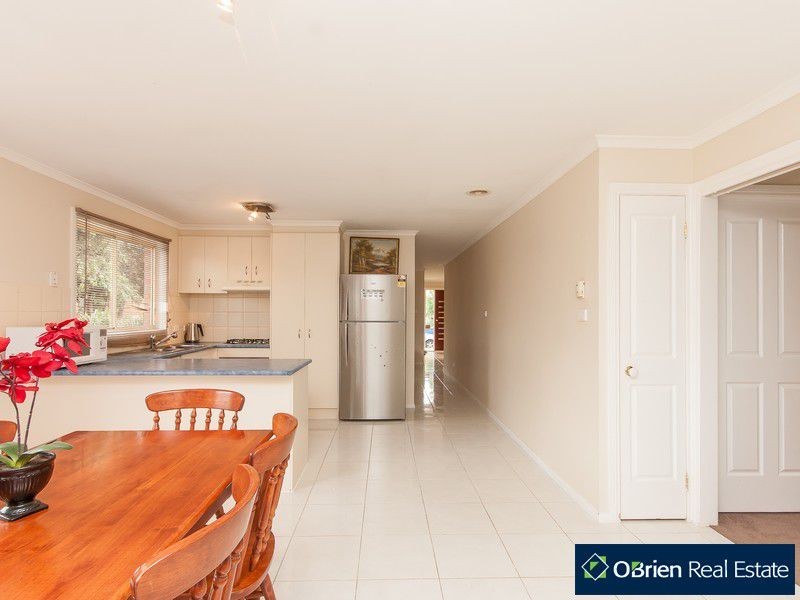 17 Bellbrae Crescent, Cranbourne VIC 3977