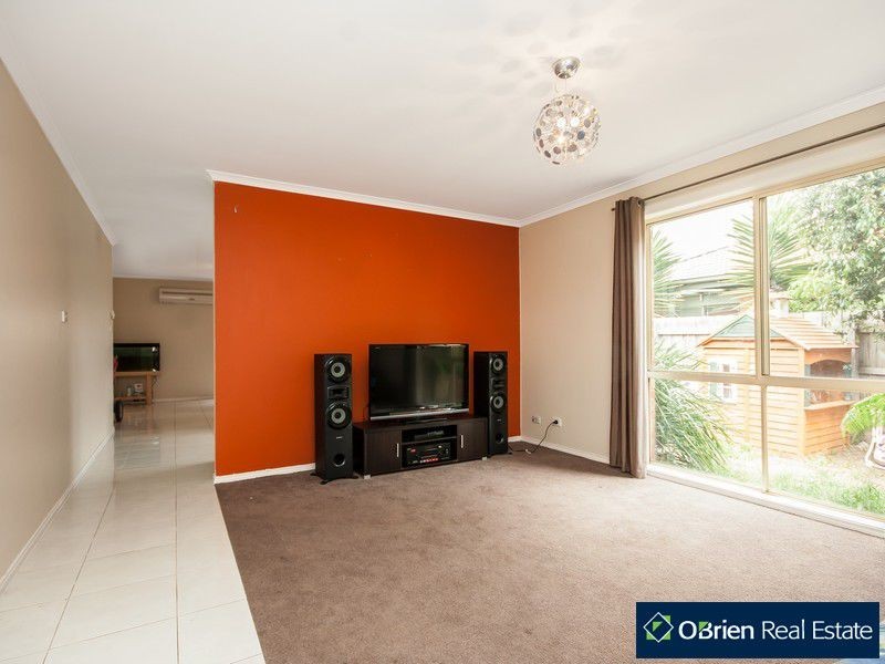 17 Bellbrae Crescent, Cranbourne VIC 3977