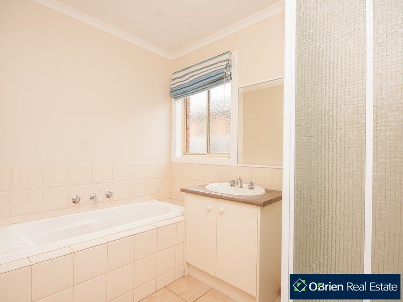 17 Bellbrae Crescent, Cranbourne VIC 3977