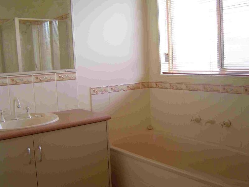 8 Barwon Drive, Pakenham VIC 3810