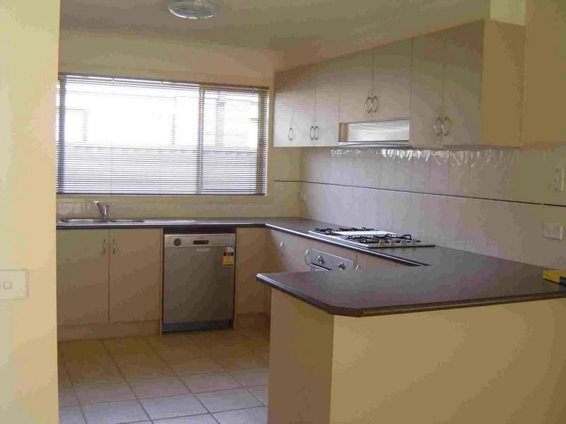 8 Barwon Drive, Pakenham VIC 3810