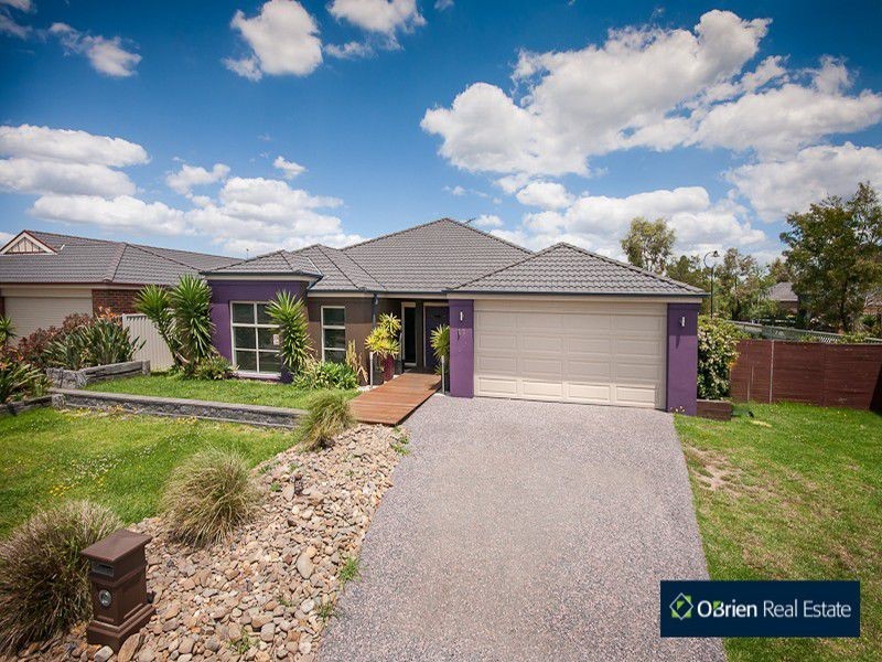 11 AVOCA Place, Pakenham VIC 3810