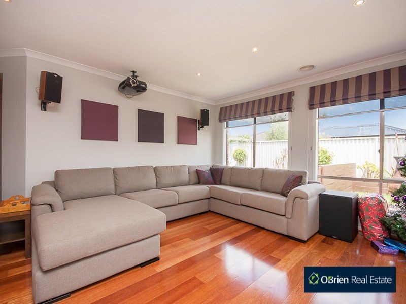 11 AVOCA Place, Pakenham VIC 3810