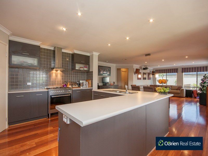 11 AVOCA Place, Pakenham VIC 3810