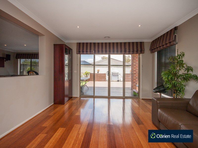 11 AVOCA Place, Pakenham VIC 3810