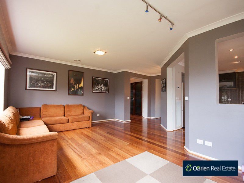 11 AVOCA Place, Pakenham VIC 3810