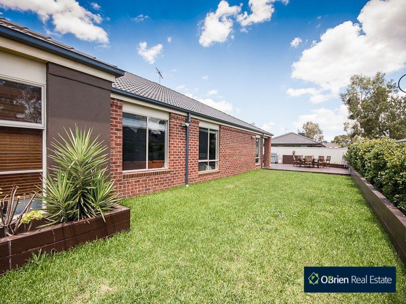 11 AVOCA Place, Pakenham VIC 3810