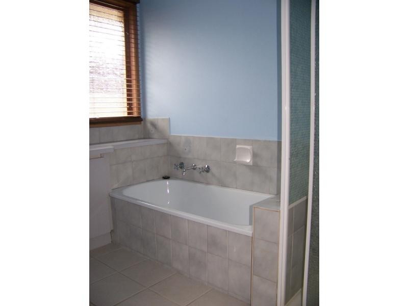 50 Courtenay Avenue, Cranbourne VIC 3977