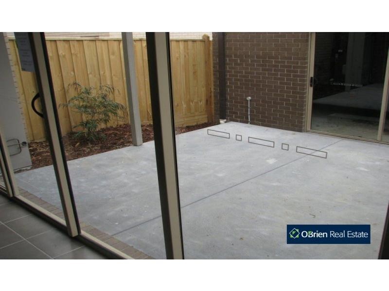 8 Haakman Way, Pakenham VIC 3810