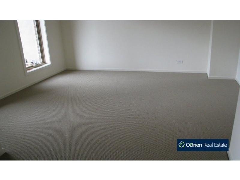 8 Haakman Way, Pakenham VIC 3810