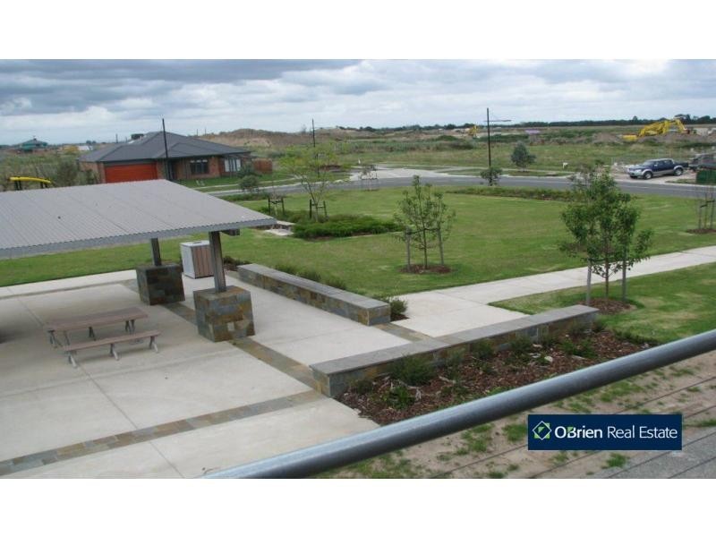 8 Haakman Way, Pakenham VIC 3810