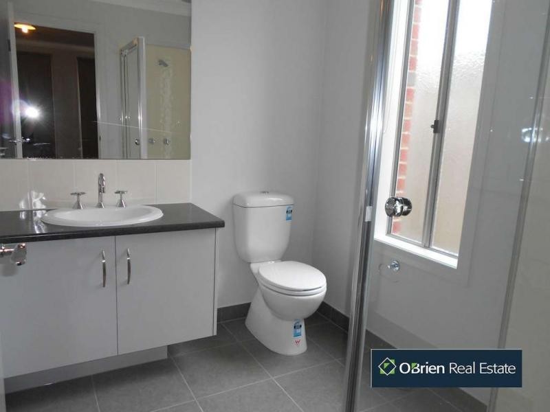 9 Wesson Way, Cranbourne East VIC 3977