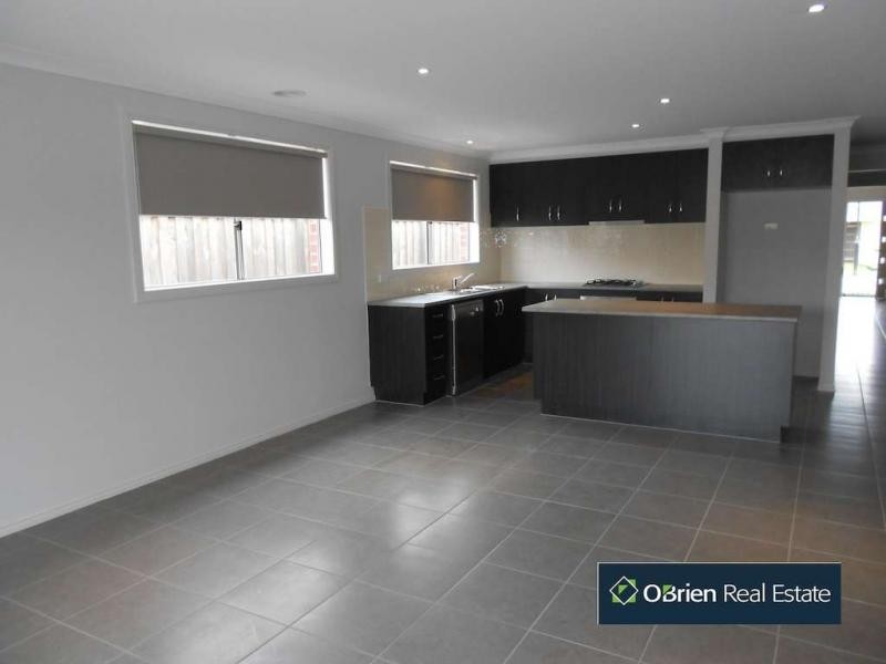 9 Wesson Way, Cranbourne East VIC 3977