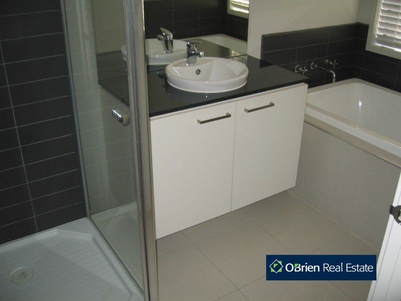 4 Biitern Link, Pakenham VIC 3810