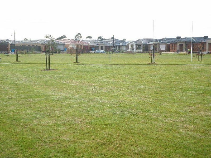 54 Mickleham Drive, Cranbourne North VIC 3977