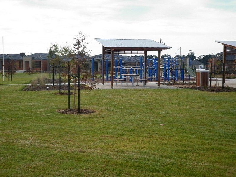 54 Mickleham Drive, Cranbourne North VIC 3977