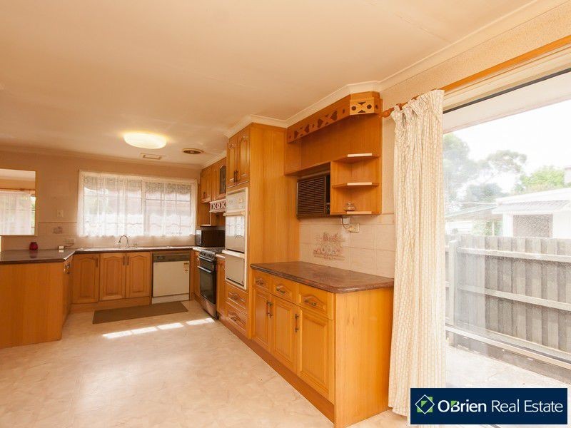 37 Lurline Street, Cranbourne VIC 3977