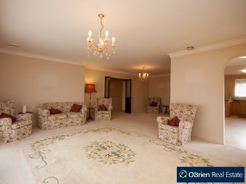 37 Lurline Street, Cranbourne VIC 3977