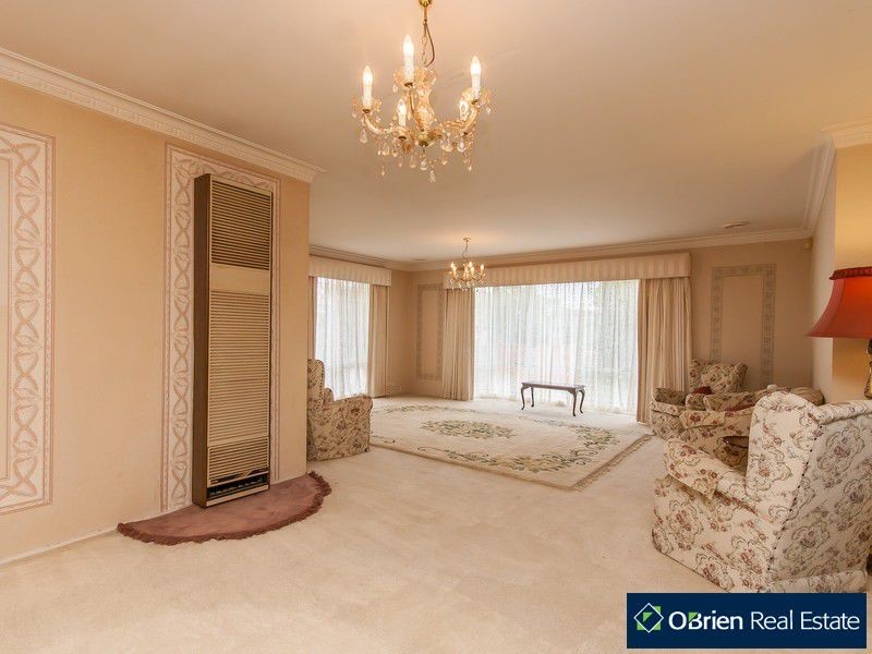 37 Lurline Street, Cranbourne VIC 3977