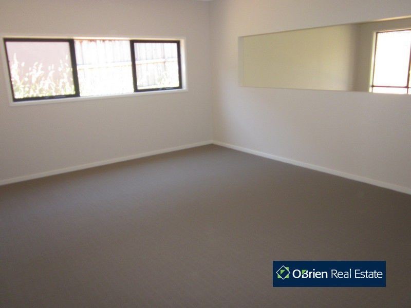 14 Riviera Drive, Berwick VIC 3806
