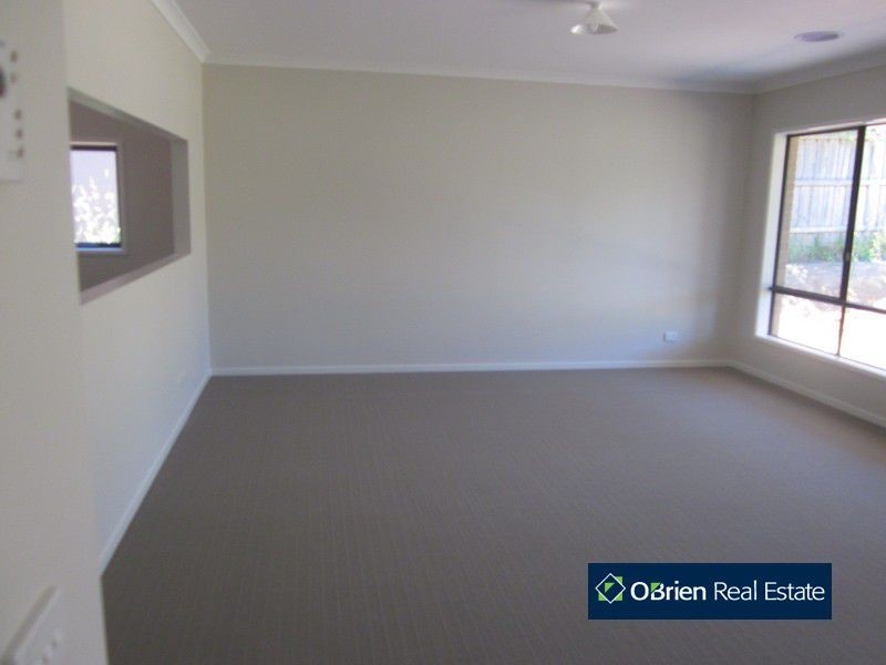 14 Riviera Drive, Berwick VIC 3806