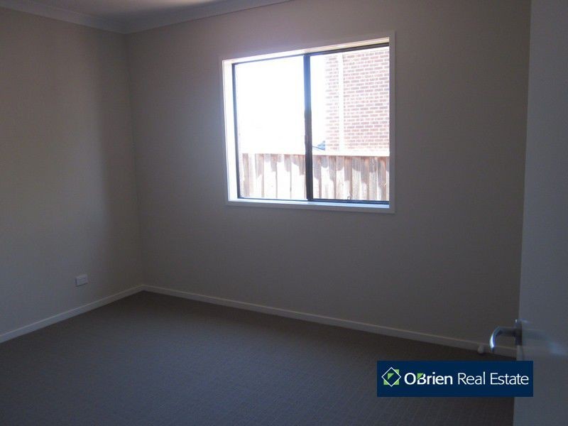 14 Riviera Drive, Berwick VIC 3806