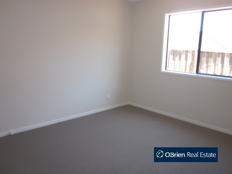 14 Riviera Drive, Berwick VIC 3806