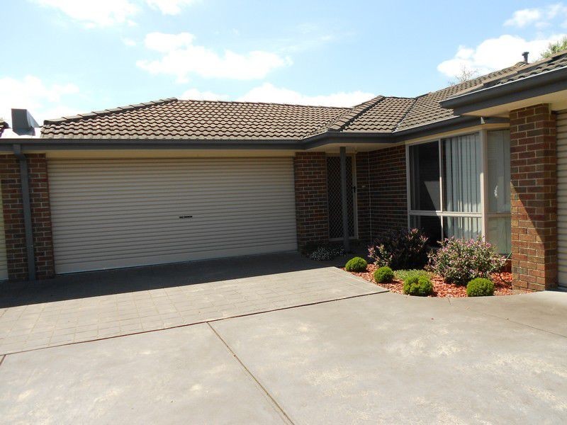 Unit 4/12 Fieldhouse Lane, Berwick VIC 3806