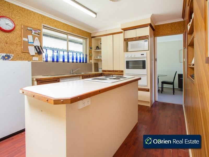 12 Queens Court, Berwick VIC 3806