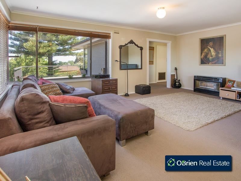 12 Queens Court, Berwick VIC 3806