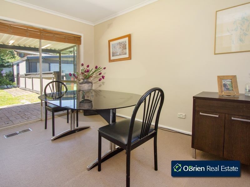 12 Queens Court, Berwick VIC 3806
