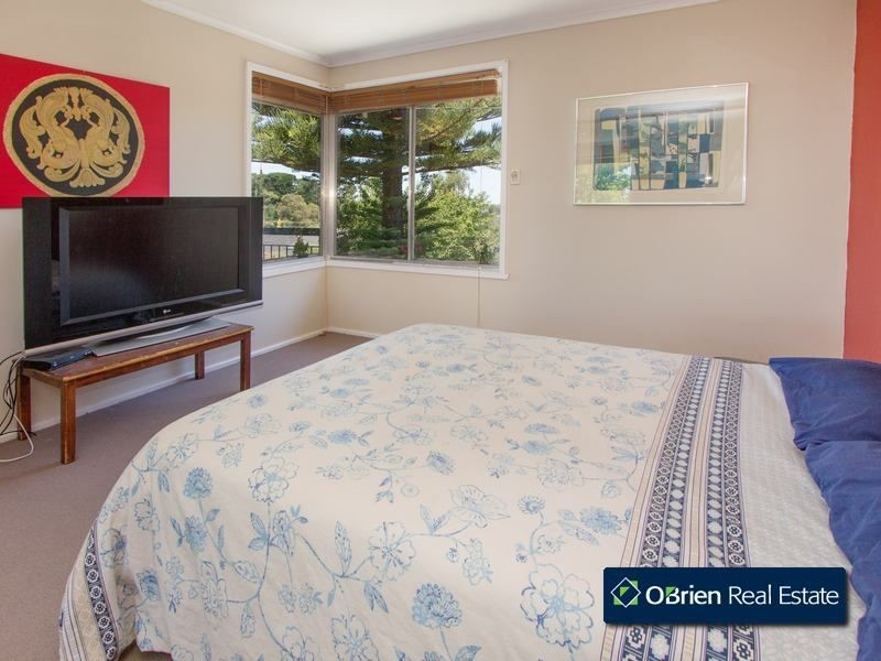 12 Queens Court, Berwick VIC 3806