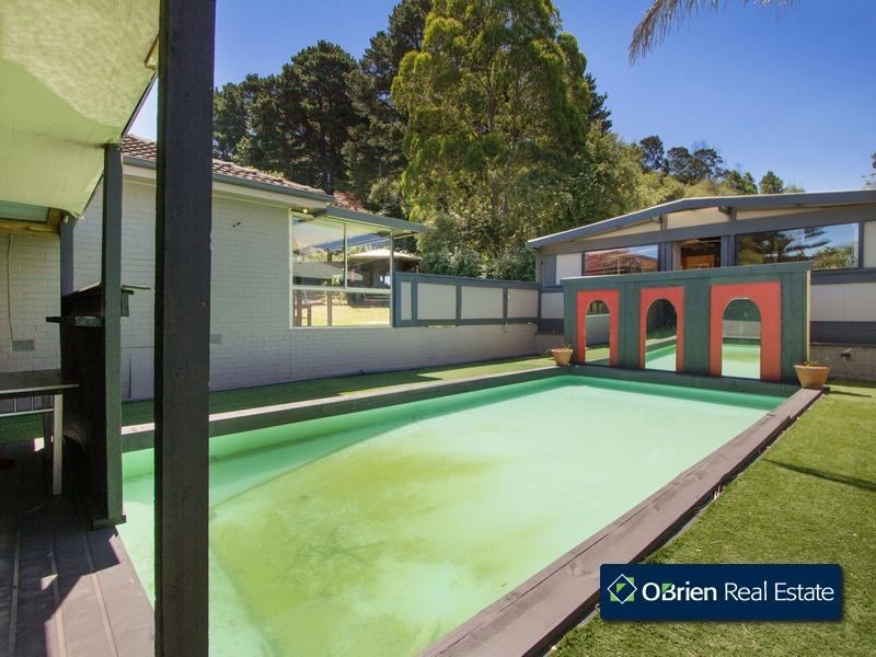 12 Queens Court, Berwick VIC 3806