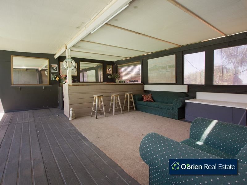 12 Queens Court, Berwick VIC 3806