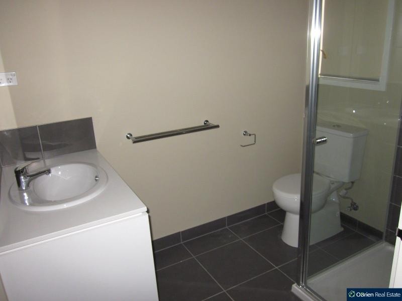 10 Blackledge Drive, Clyde North VIC 3978