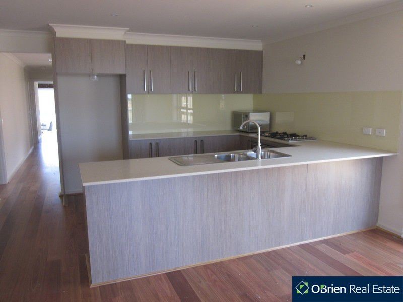 5 Fantail Lane, Pakenham VIC 3810