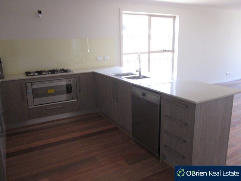 5 Fantail Lane, Pakenham VIC 3810