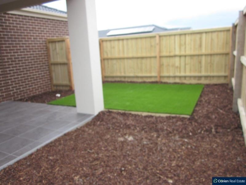 5 Fantail Lane, Pakenham VIC 3810