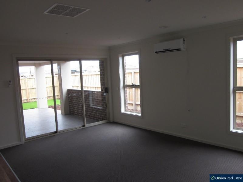 5 Fantail Lane, Pakenham VIC 3810